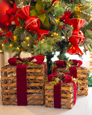 Conjunto de 3 Caixas de Presentes Natalinos com LED - Vermelho